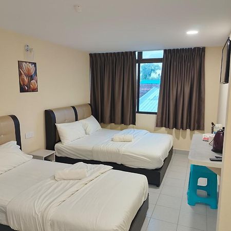 Southern Tip Hotel Pontian Kecil Luaran gambar